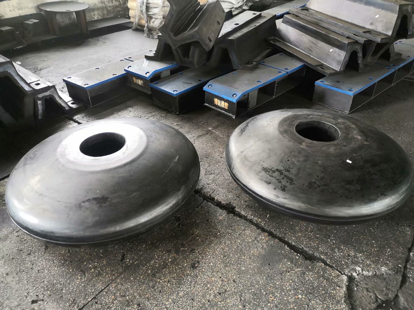 轉(zhuǎn)動型橡膠護舷