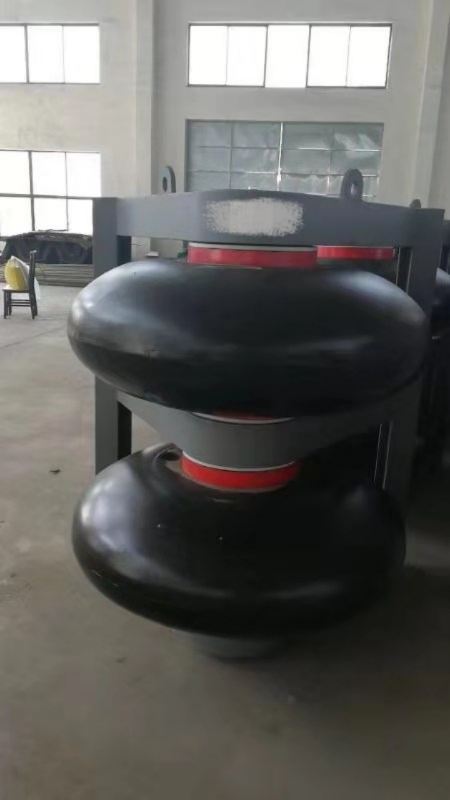 轉(zhuǎn)動型橡膠護舷